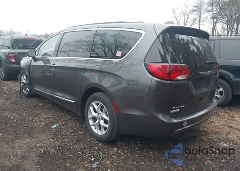 2017 Chrysler Pacifica Touring-L Plus z USA, uszkodzony, nr VIN 2C4RC1EG4HR533397
